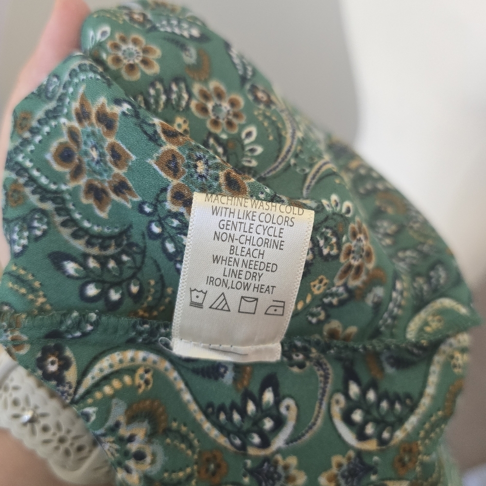 Max Studio | Medium | Green Paisley Clinched Tie Waisted Top - Picture 10 of 13